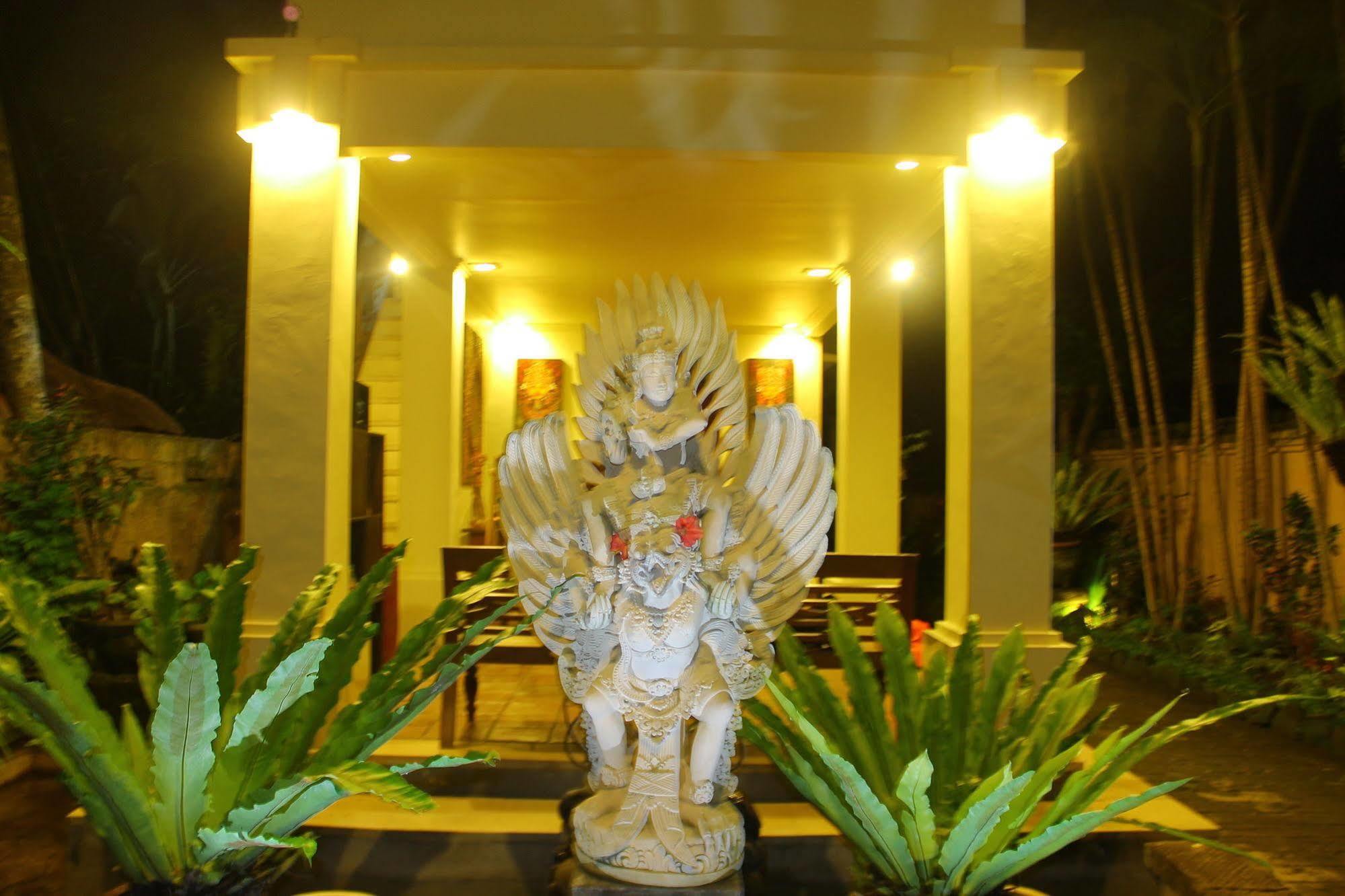 Gayatri Ubud Luaran gambar